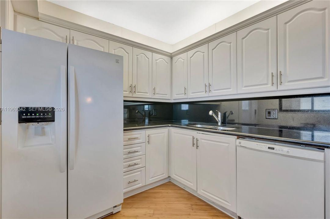 Spacious w/ pantry