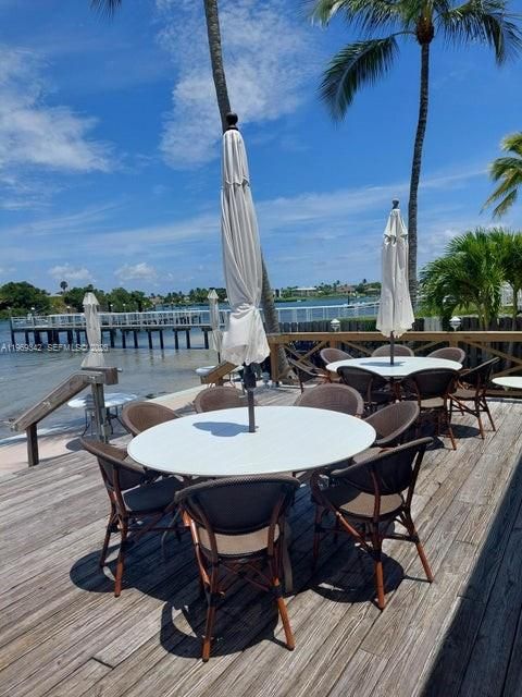 Surrounded by waterfront dining
