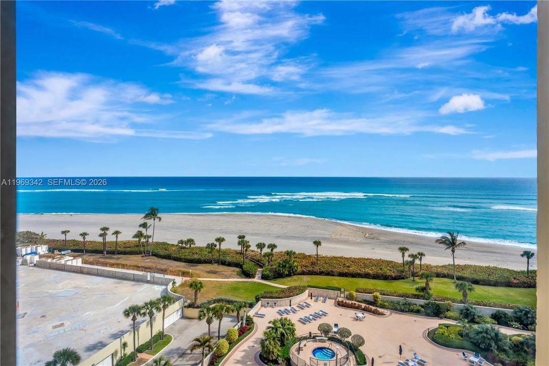 Overview of pool and Jupiter Beach