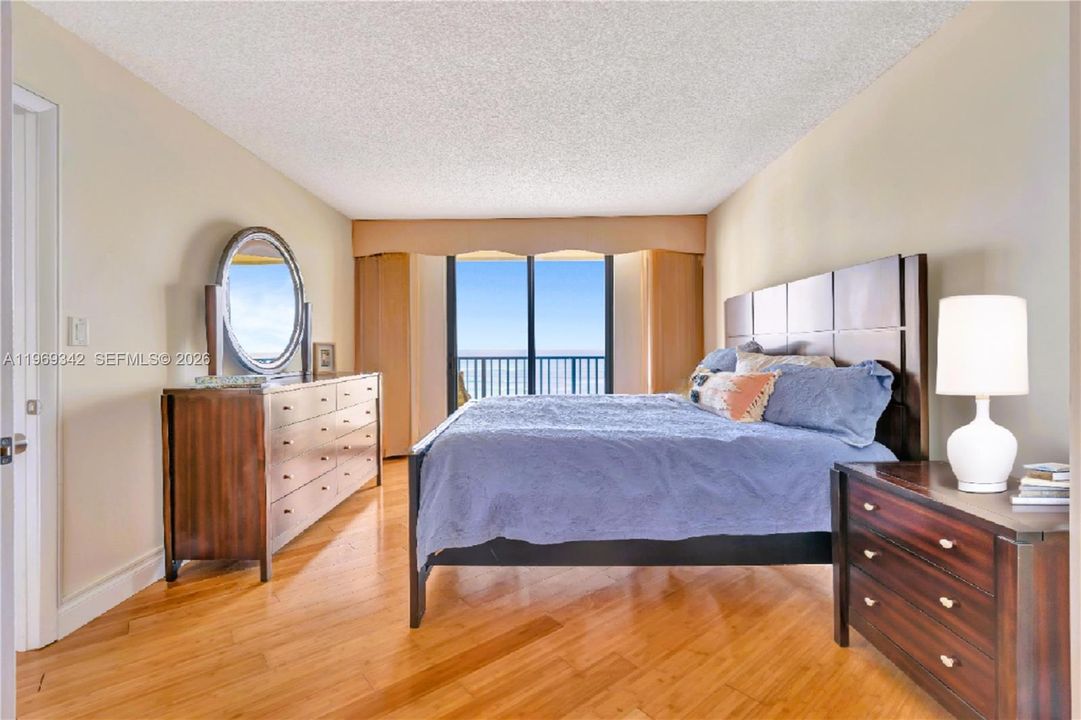 Primary Suite w/walk in closet