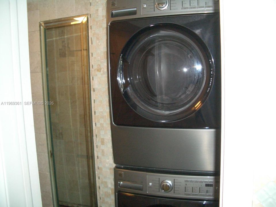 На продажу: $277,000 (2 спален, 1 ванн, 1350 Квадратных фут)