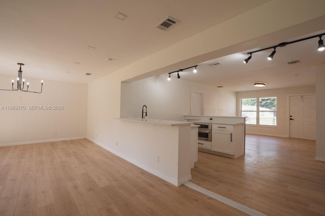 En Venta: $474,500 (4 camas, 2 baños, 1578 Pies cuadrados)