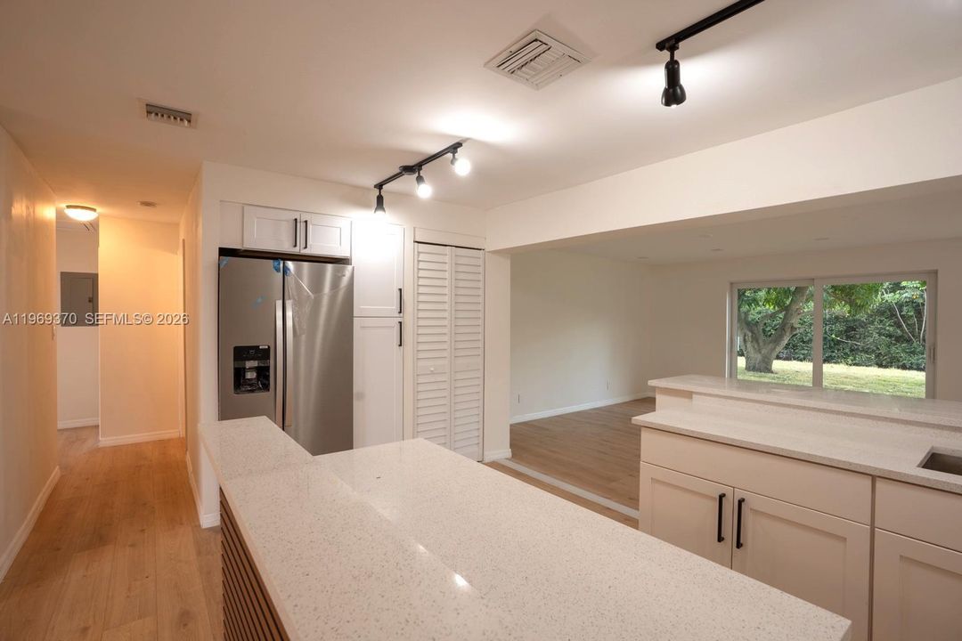En Venta: $474,500 (4 camas, 2 baños, 1578 Pies cuadrados)