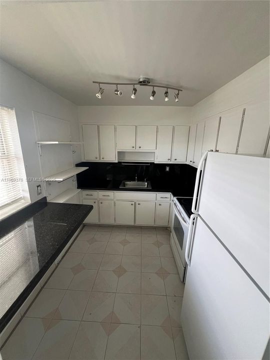 На продажу: $275,000 (1 спален, 1 ванн, 775 Квадратных фут)