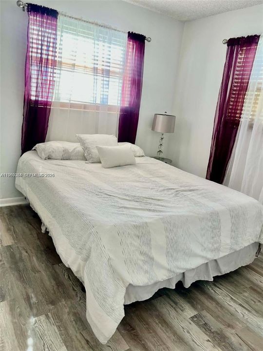 Activo con contrato: $375,000 (3 camas, 1 baños, 1100 Pies cuadrados)