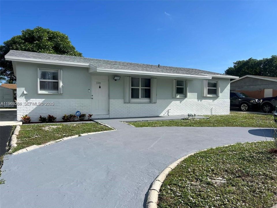 Activo con contrato: $375,000 (3 camas, 1 baños, 1100 Pies cuadrados)