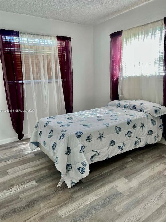 Activo con contrato: $375,000 (3 camas, 1 baños, 1100 Pies cuadrados)