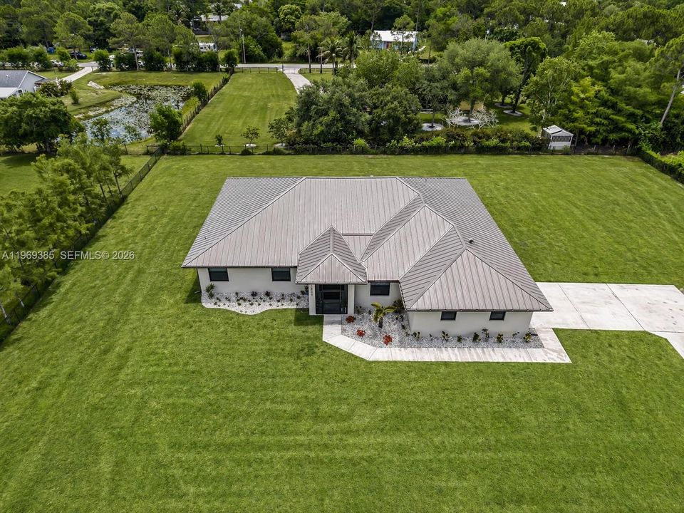 En Venta: $1,224,900 (5 camas, 3 baños, 2766 Pies cuadrados)