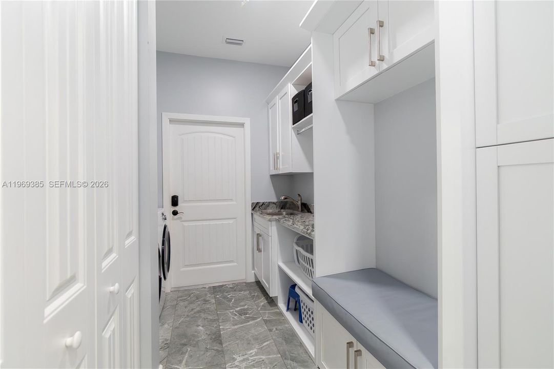 En Venta: $1,224,900 (5 camas, 3 baños, 2766 Pies cuadrados)