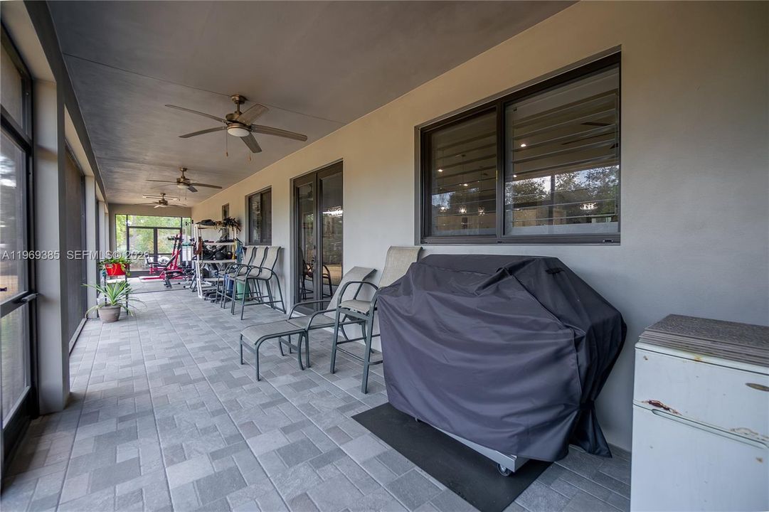 En Venta: $1,224,900 (5 camas, 3 baños, 2766 Pies cuadrados)