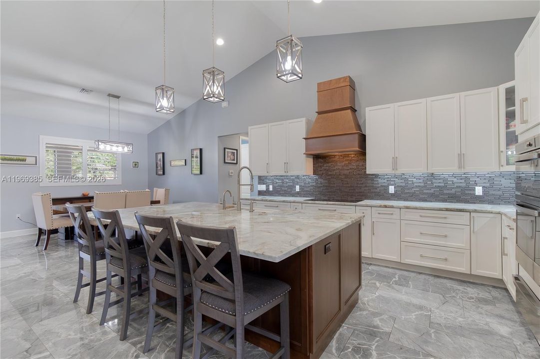 En Venta: $1,224,900 (5 camas, 3 baños, 2766 Pies cuadrados)