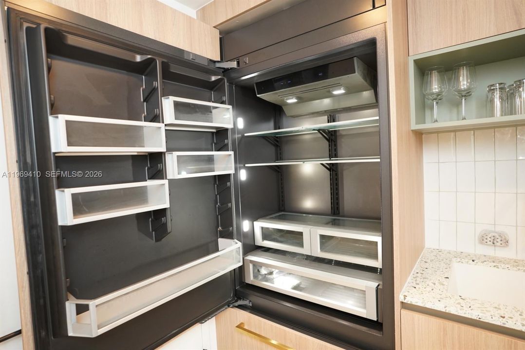 For Sale: $442,900 (1 beds, 1 baths, 505 Square Feet)