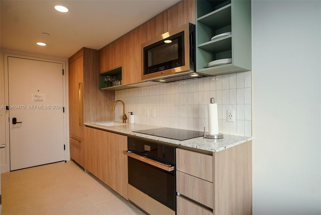 For Sale: $442,900 (1 beds, 1 baths, 505 Square Feet)