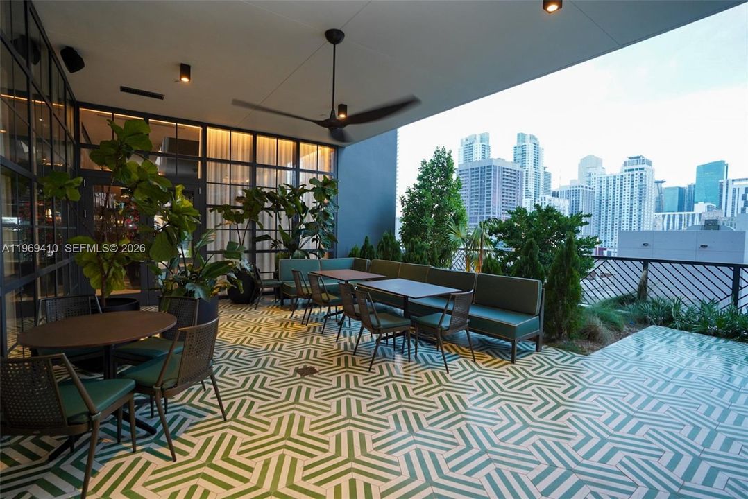 For Sale: $442,900 (1 beds, 1 baths, 505 Square Feet)