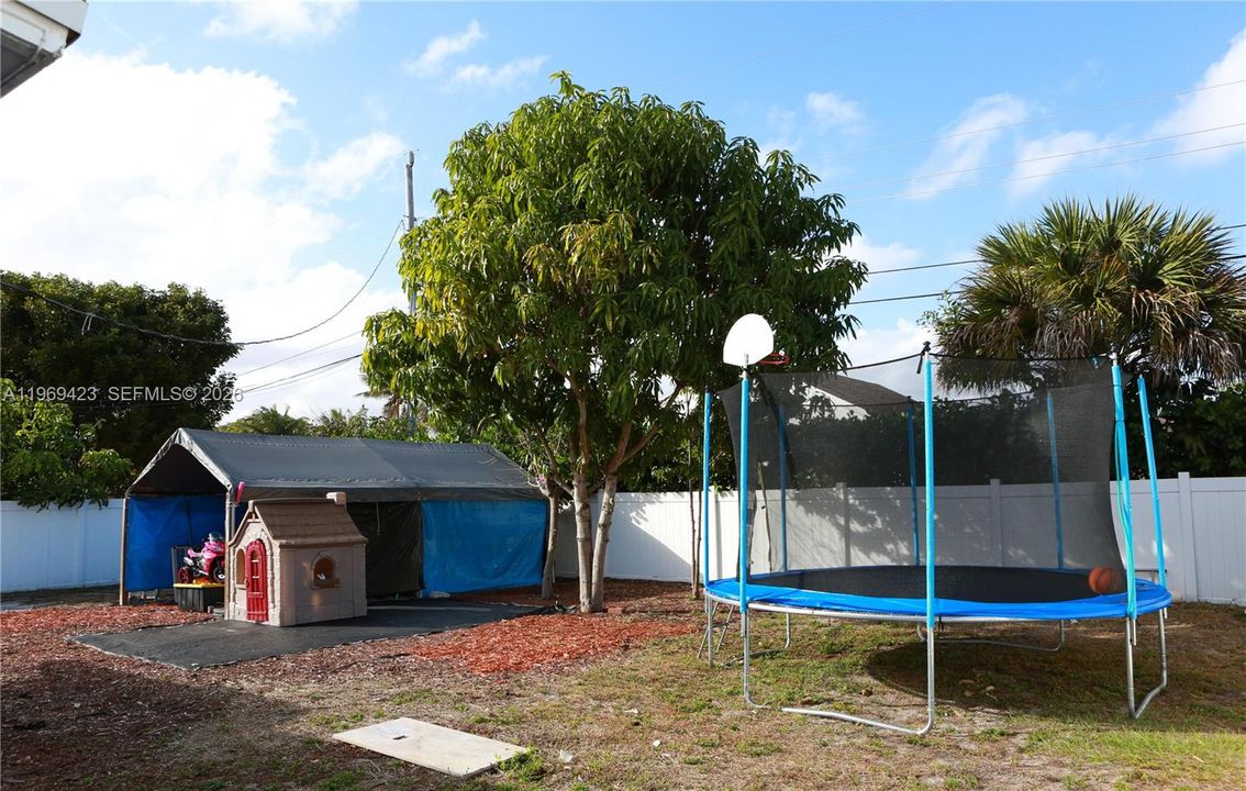 Vendido Recientemente: $389,000 (2 camas, 2 baños, 936 Pies cuadrados)