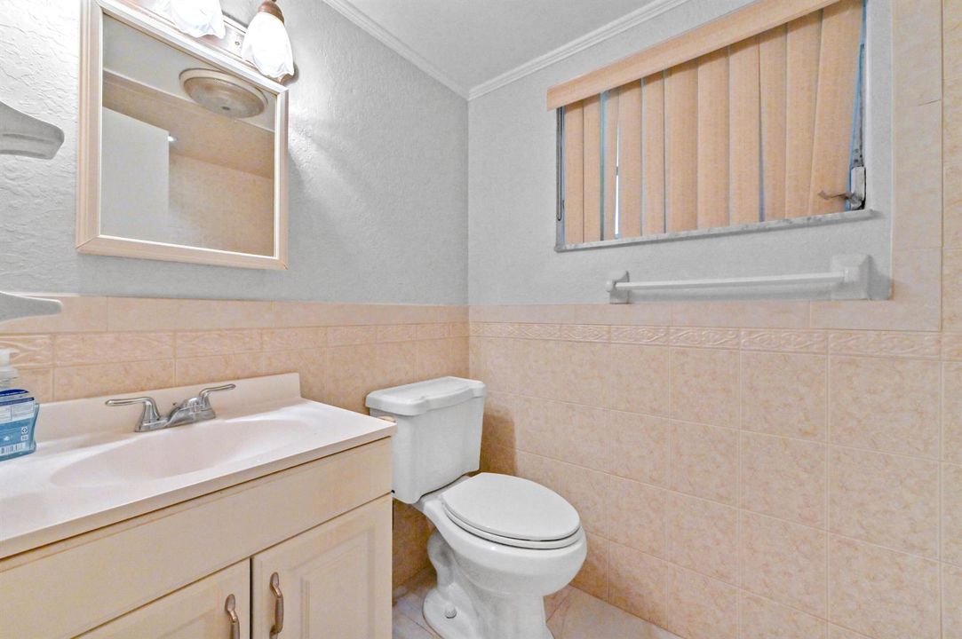 17 Bathroom 01