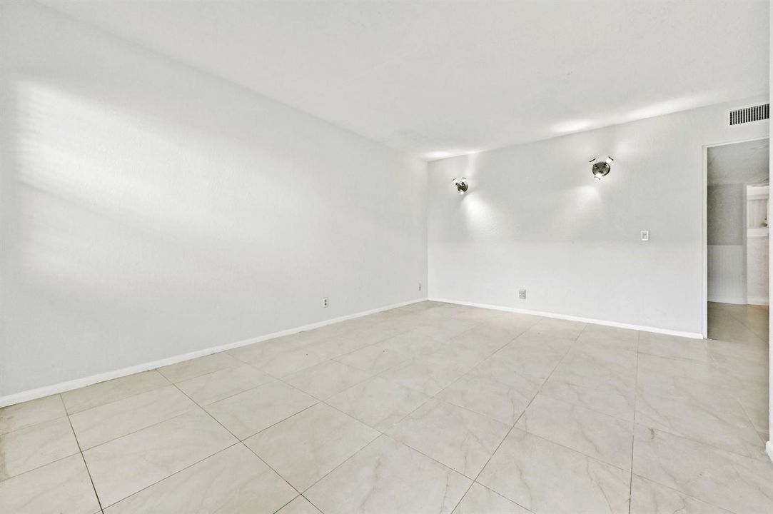 05 Living Room 01