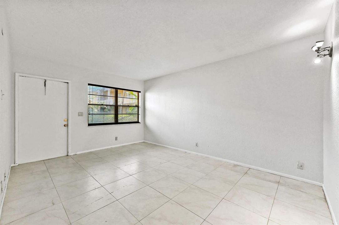 08 Living Room 02