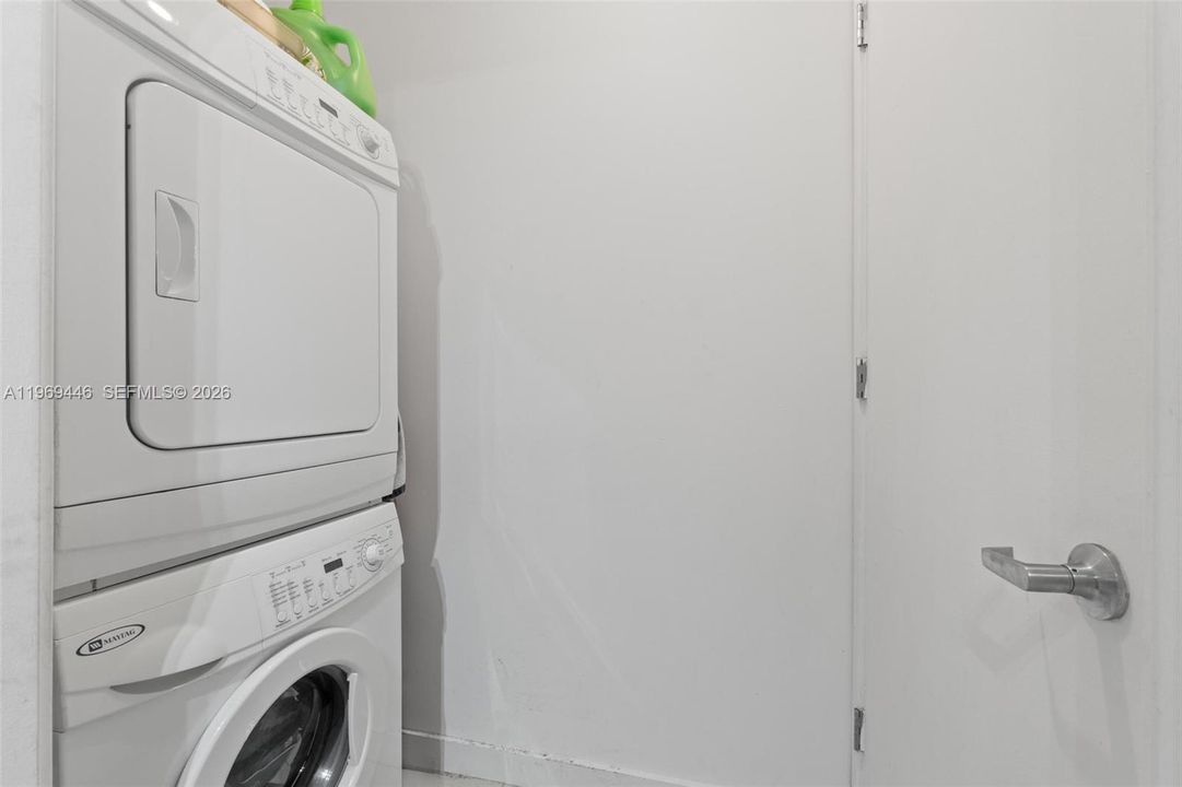 待售: $394,999 (1 贝兹, 1 浴室, 711 平方英尺)