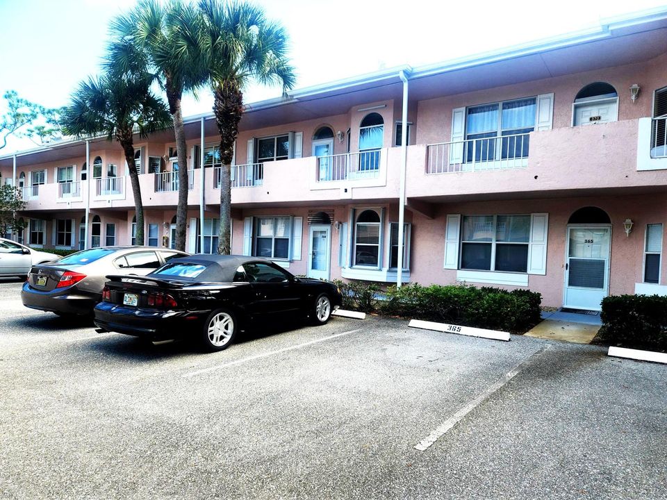 Little Club Bldg 37 #363