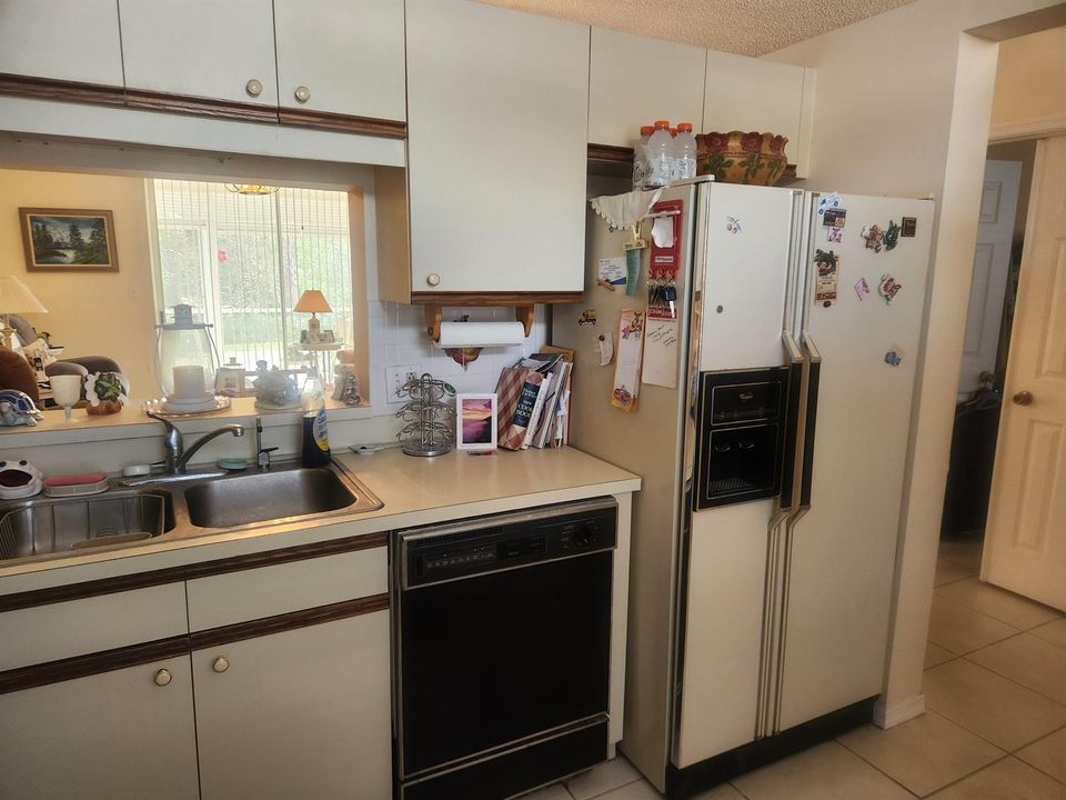 Little Club #363 Kitchen 3