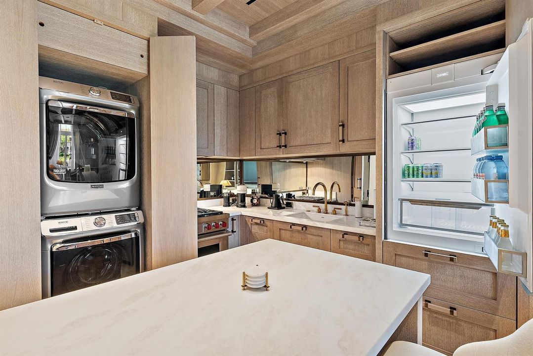236 Phipps Plaza-12