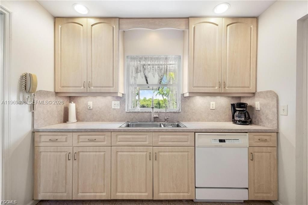 For Sale: $550,000 (2 beds, 2 baths, 1192 Square Feet)