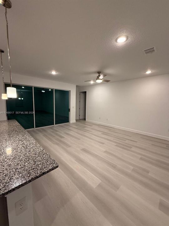 В аренду: $2,350 (3 спален, 3 ванн, 1747 Квадратных фут)