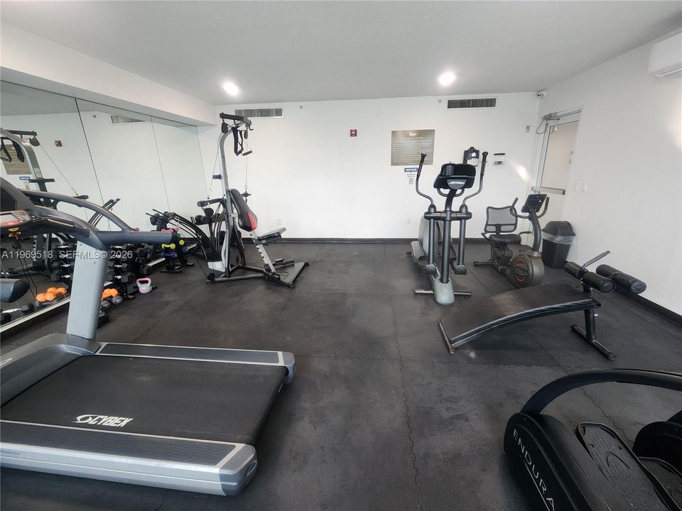 For Sale: $775,000 (2 beds, 2 baths, 1255 Square Feet)