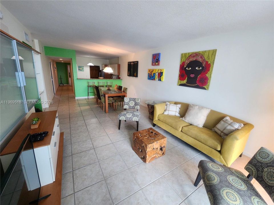 For Sale: $775,000 (2 beds, 2 baths, 1255 Square Feet)