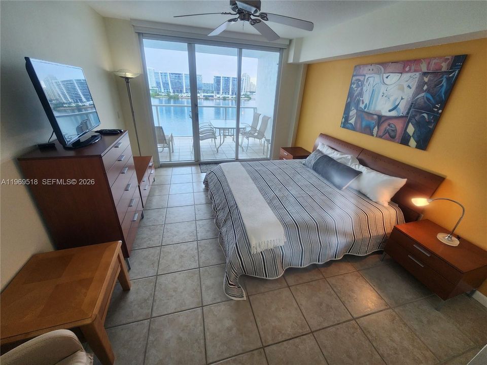 For Sale: $775,000 (2 beds, 2 baths, 1255 Square Feet)