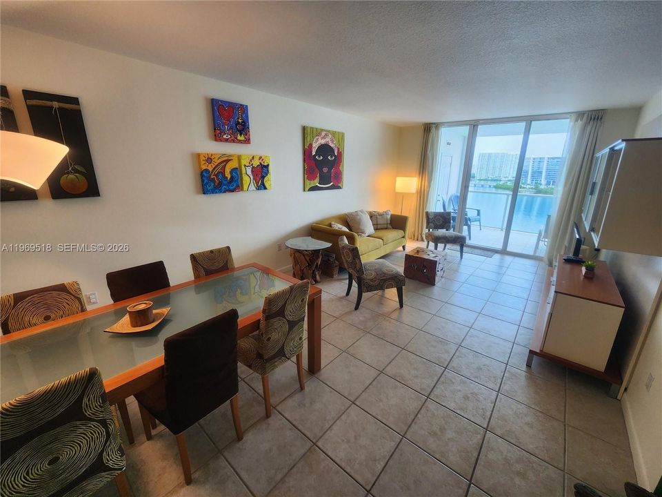 For Sale: $775,000 (2 beds, 2 baths, 1255 Square Feet)