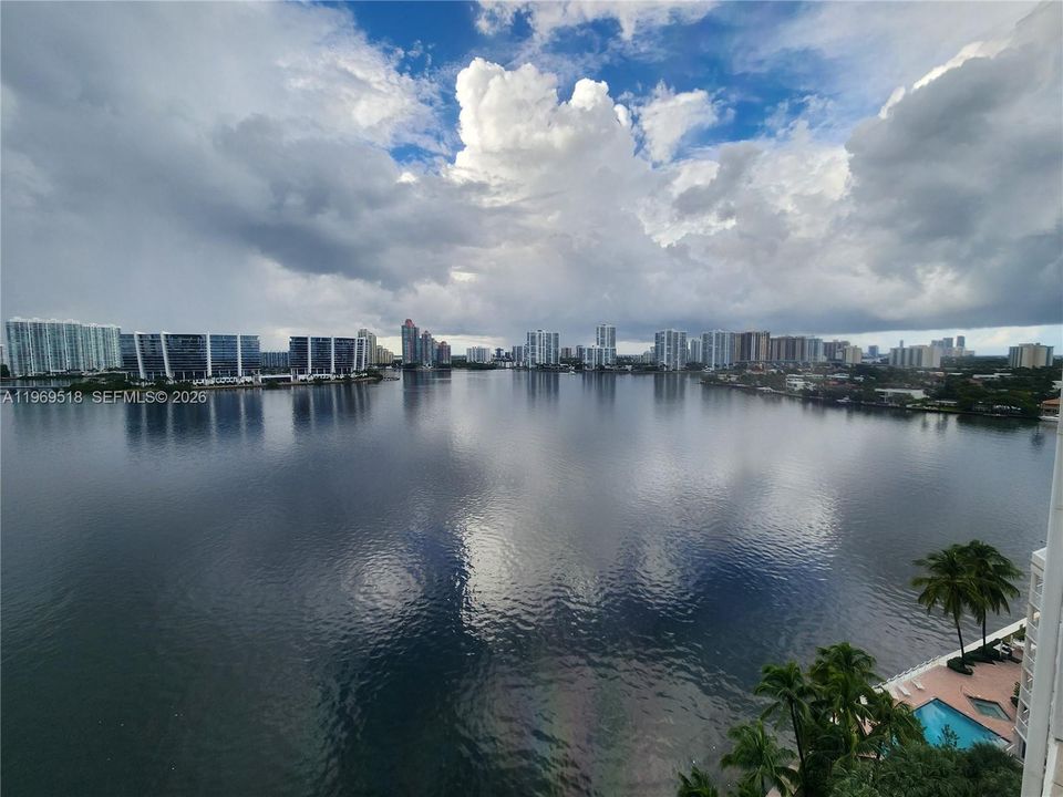 For Sale: $775,000 (2 beds, 2 baths, 1255 Square Feet)