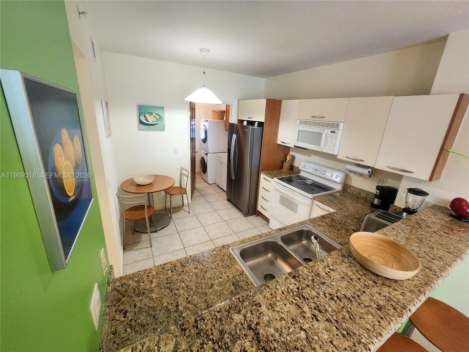 For Sale: $775,000 (2 beds, 2 baths, 1255 Square Feet)