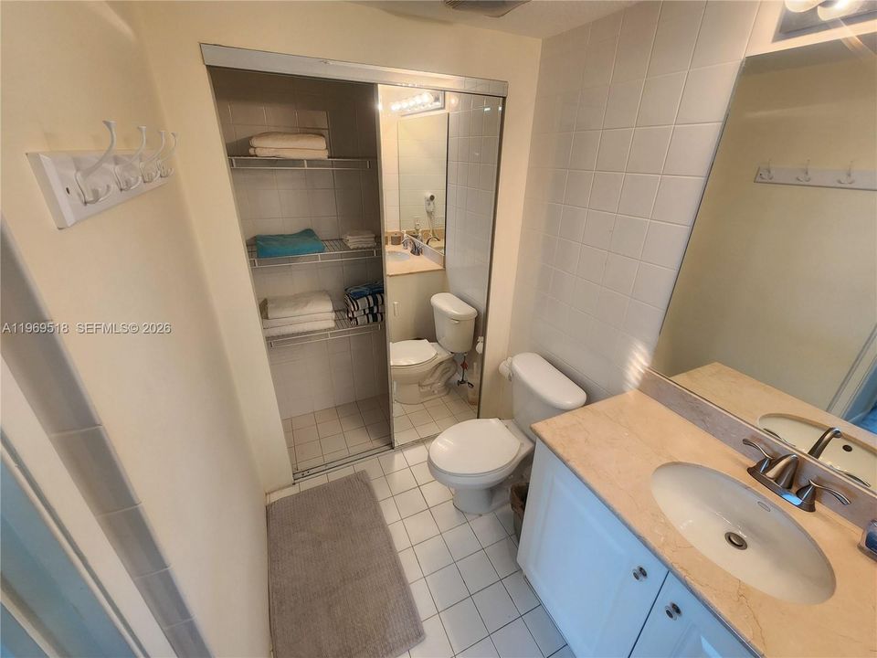For Sale: $775,000 (2 beds, 2 baths, 1255 Square Feet)