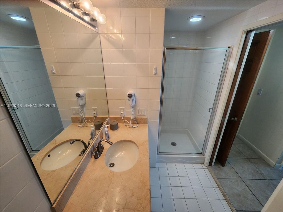 For Sale: $775,000 (2 beds, 2 baths, 1255 Square Feet)