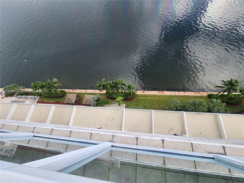 For Sale: $775,000 (2 beds, 2 baths, 1255 Square Feet)