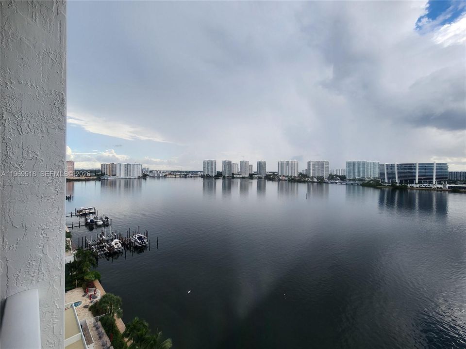 For Sale: $775,000 (2 beds, 2 baths, 1255 Square Feet)