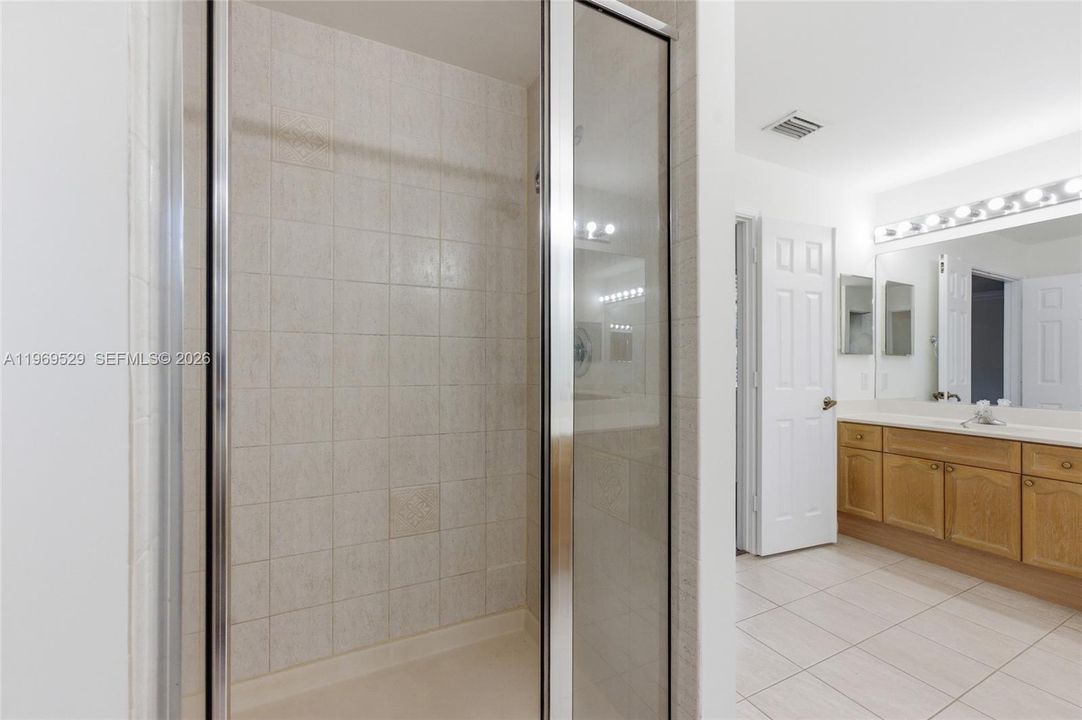 Activo con contrato: $1,400,000 (7 camas, 4 baños, 4094 Pies cuadrados)