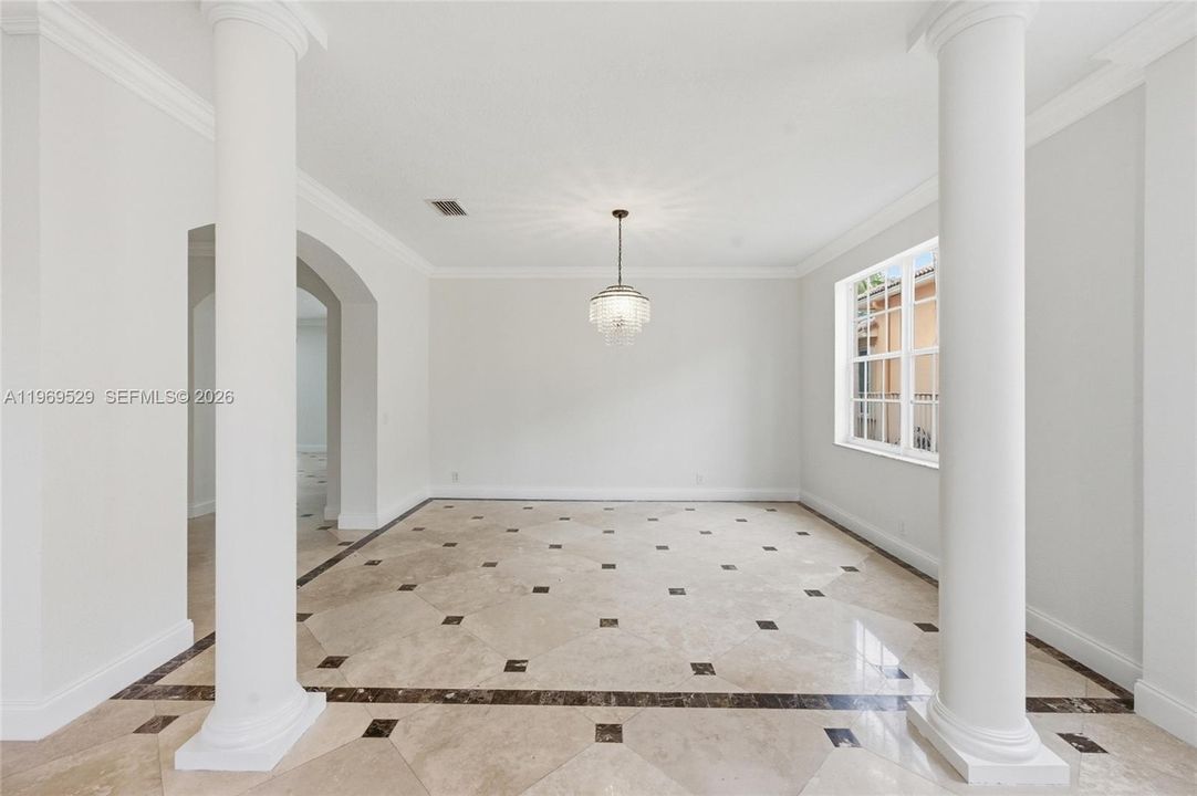 Activo con contrato: $1,400,000 (7 camas, 4 baños, 4094 Pies cuadrados)