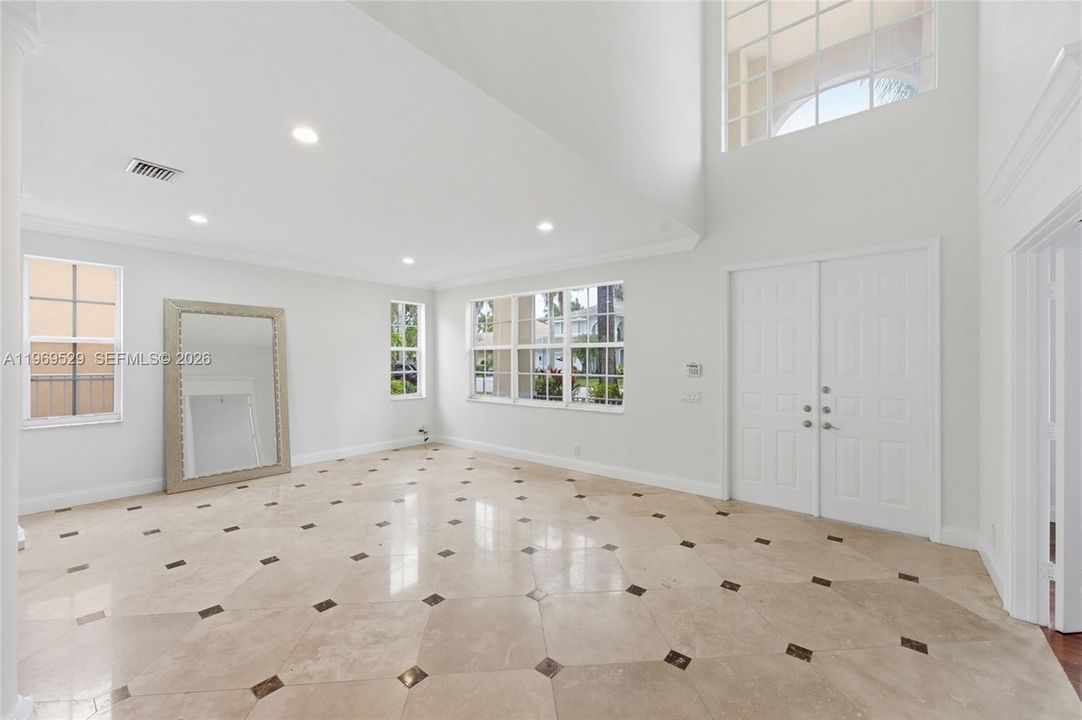 Activo con contrato: $1,400,000 (7 camas, 4 baños, 4094 Pies cuadrados)