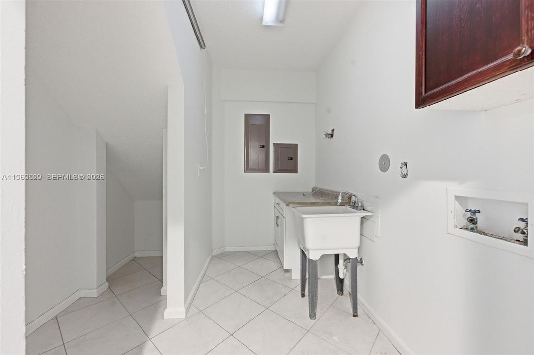 Activo con contrato: $1,400,000 (7 camas, 4 baños, 4094 Pies cuadrados)