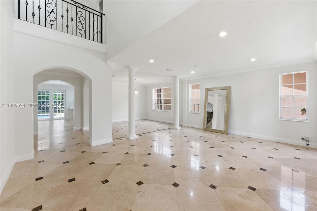 Activo con contrato: $1,400,000 (7 camas, 4 baños, 4094 Pies cuadrados)