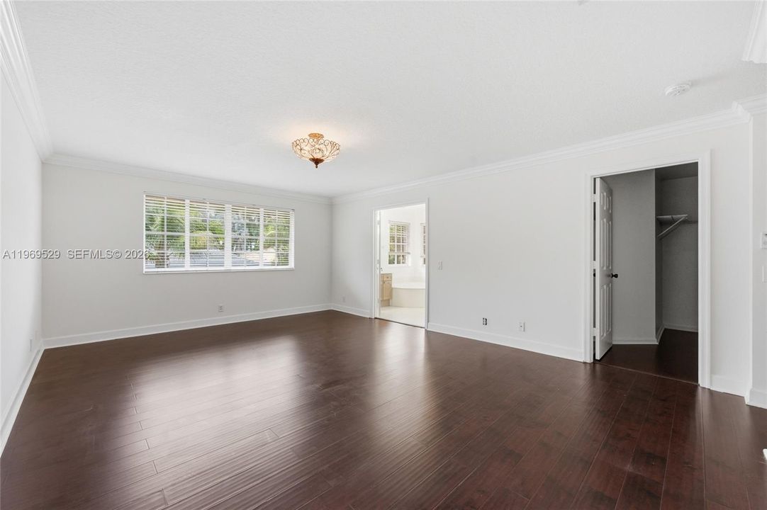 Activo con contrato: $1,400,000 (7 camas, 4 baños, 4094 Pies cuadrados)