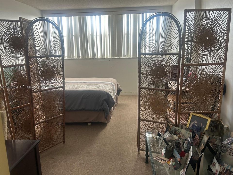 待售: $249,999 (1 贝兹, 1 浴室, 865 平方英尺)