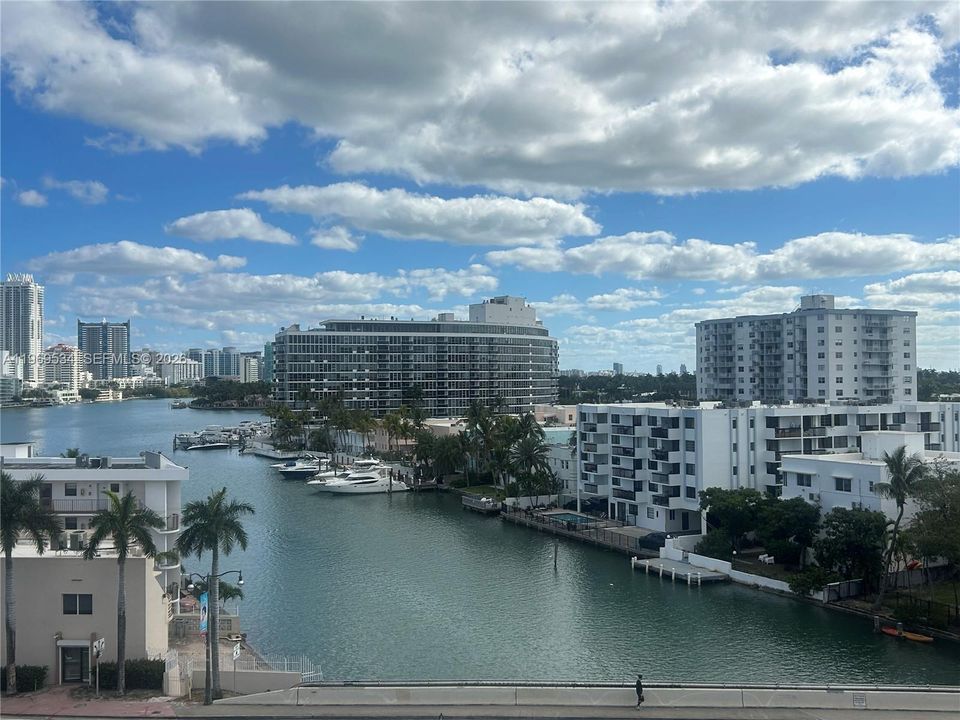 待售: $249,999 (1 贝兹, 1 浴室, 865 平方英尺)