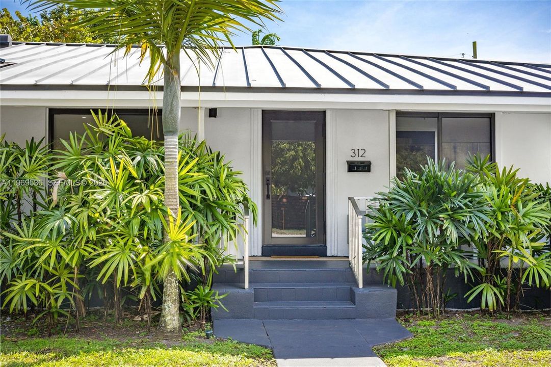 En Venta: $1,799,000 (4 camas, 3 baños, 2310 Pies cuadrados)