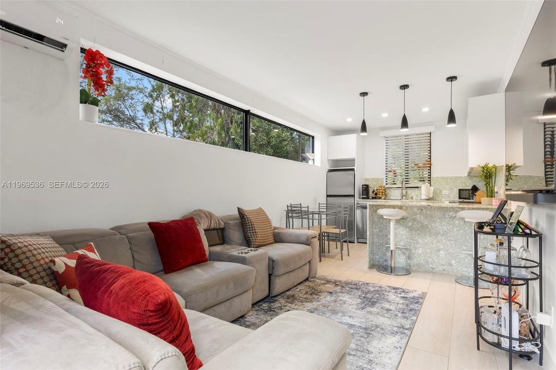 En Venta: $1,799,000 (4 camas, 3 baños, 2310 Pies cuadrados)
