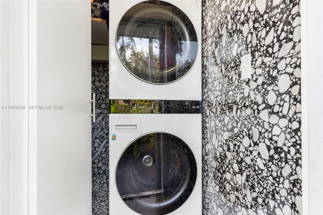 En Venta: $1,799,000 (4 camas, 3 baños, 2310 Pies cuadrados)
