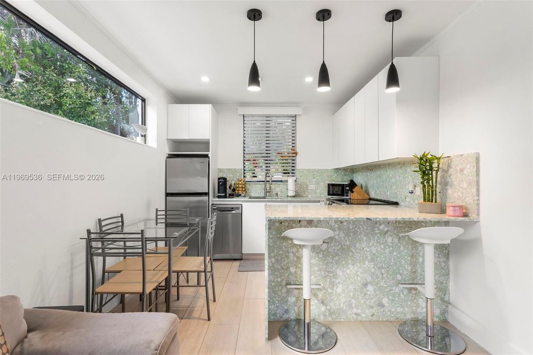 En Venta: $1,799,000 (4 camas, 3 baños, 2310 Pies cuadrados)